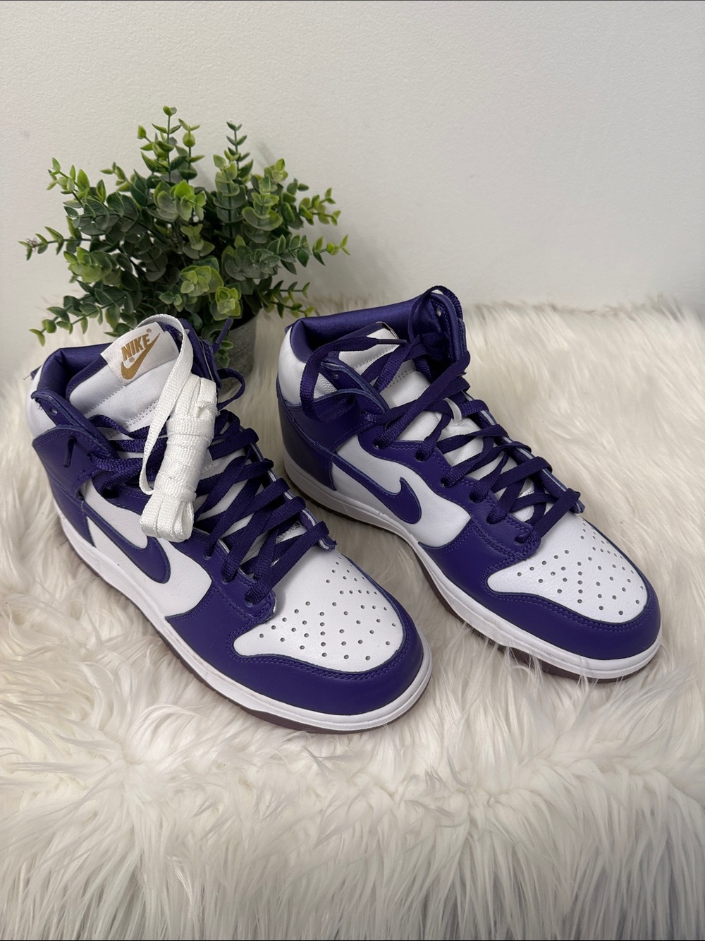 Nike High-Top Sneakers in White and Purple